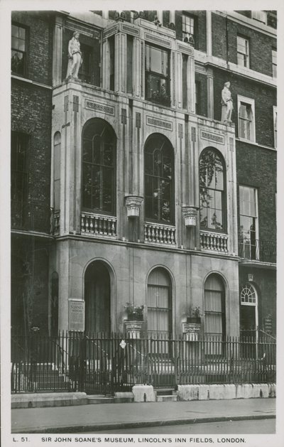 Museo di Sir John Soane, Lincolns Inn Fields, Londra da English Photographer